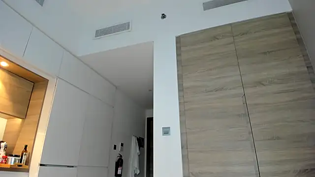 alexademie1 online show from October 3, 2025, 1:41 pm