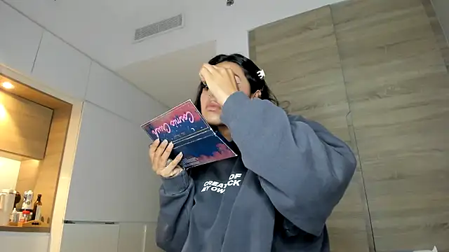 alexademie1 online show from October 6, 2025, 2:14 pm