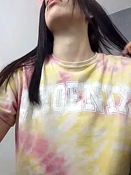 Amira Milker online show from March 20, 2025, 12:43 pm