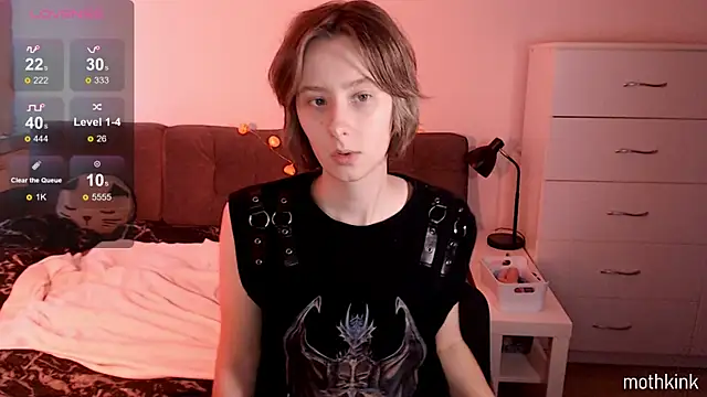 Snapshot of mothkink chatting on October 27, 2025, 2:54 pm mothkink online show from October 27, 2025, 2:54 pm