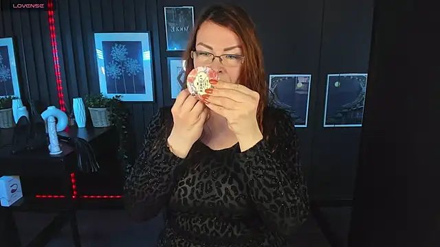 MrsIngrid online show from February 14, 2025, 7:17 am