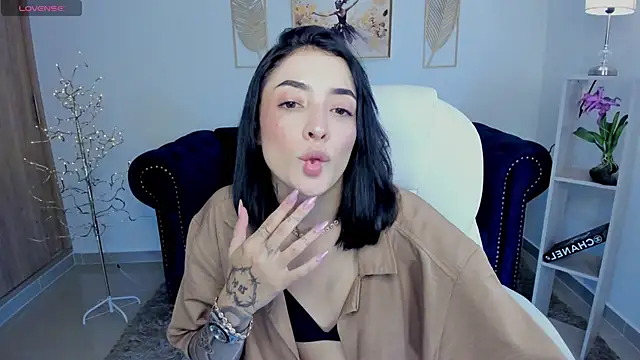 barbie scoth  online show from November 25, 2025, 7:58 pm