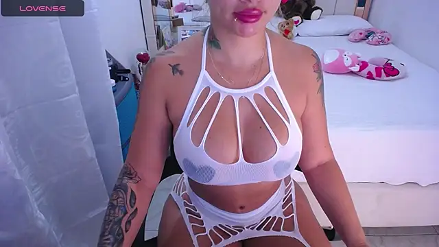 Snapshot of sara__stone1 chatting on February 3, 2025, 12:25 pm sara stone1 online show from February 3, 2025, 12:25 pm