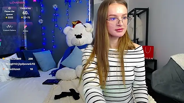 KateJonson online show from December 22, 2024, 11:44 am