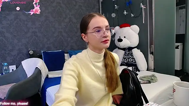 KateJonson online show from November 11, 2025, 7:30 am