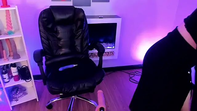  asami chieko  online show from January 17, 2025, 9:06 pm