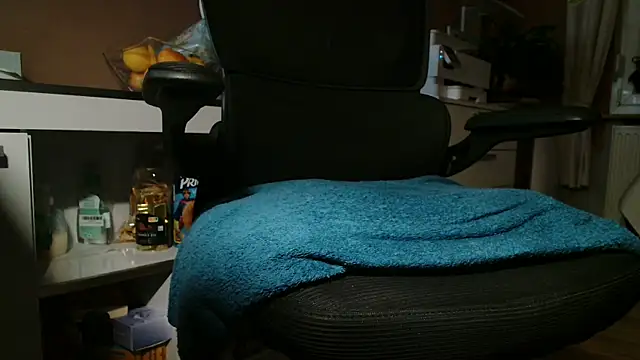 suedel65 online show from November 7, 2025, 4:12 am