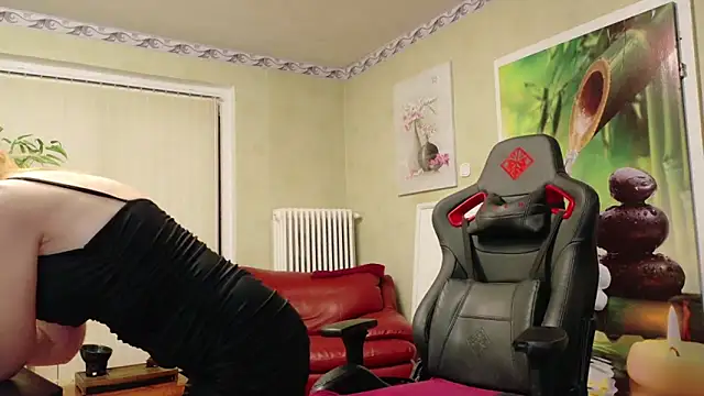 Snapshot of HotLana69 chatting on February 26, 2025, 6:32 pm HotLana69 online show from February 26, 2025, 6:32 pm