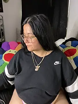 MsConejitaa online show from April 18, 2026, 7:07 pm