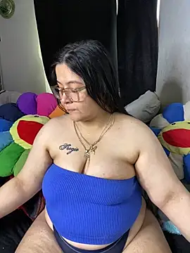 MsConejitaa online show from May 18, 2026, 3:51 pm