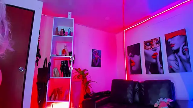 Snapshot of kayilyn chatting on February 22, 2025, 11:13 am kayilyn online show from February 22, 2025, 11:13 am