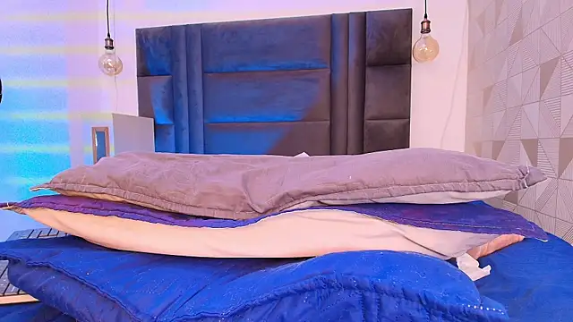 arletmss online show from January 17, 2025, 6:02 pm