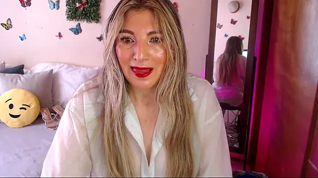 Snapshot of Jolie-Mature chatting on May 9, 2026, 8:03 pm Jolie-Mature online show from May 9, 2026, 8:03 pm