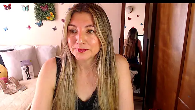 Snapshot of Jolie-Mature chatting on June 22, 2026, 9:23 pm Jolie-Mature online show from June 22, 2026, 9:23 pm