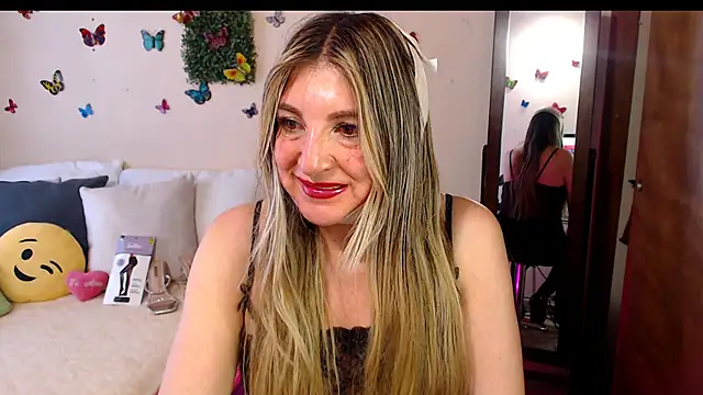 Snapshot of Jolie-Mature chatting on June 23, 2026, 10:19 pm Jolie-Mature online show from June 23, 2026, 10:19 pm