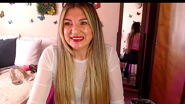 Snapshot of Jolie-Mature chatting on July 17, 2026, 9:41 pm Jolie-Mature online show from July 17, 2026, 9:41 pm