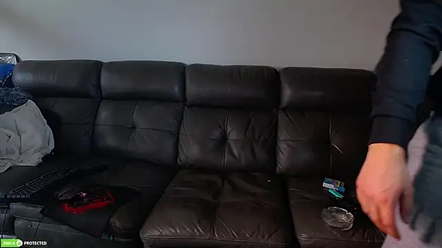 Snapshot of CrazyDom1 chatting on October 6, 2025, 11:07 am CrazyDom1 online show from October 6, 2025, 11:07 am