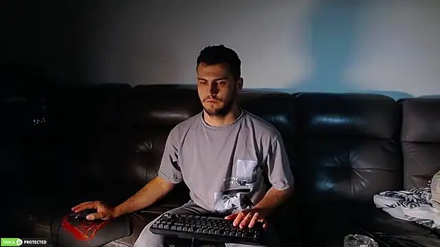 Snapshot of CrazyDom1 chatting on October 24, 2025, 10:39 pm CrazyDom1 online show from October 24, 2025, 10:39 pm