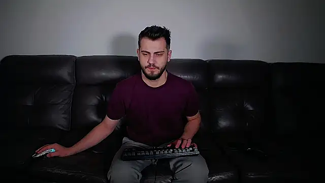 Snapshot of CrazyDom1 chatting on February 18, 2026, 5:42 pm CrazyDom1 online show from February 18, 2026, 5:42 pm