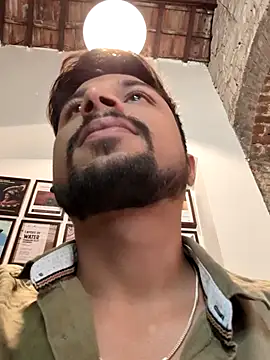 Snapshot of _IRRESISTIBLE_ chatting on December 21, 2025, 7:59 am IRRESISTIBLE online show from December 21, 2025, 7:59 am