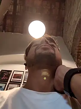 Snapshot of _IRRESISTIBLE_ chatting on April 4, 2026, 11:40 am IRRESISTIBLE online show from April 4, 2026, 11:40 am