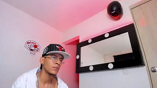 Snapshot of Samuel_Suarez chatting on June 14, 2026, 2:24 am Samuel Suarez online show from June 14, 2026, 2:24 am