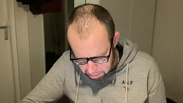 FABIOGLASSES online show from November 30, 2025, 10:58 pm