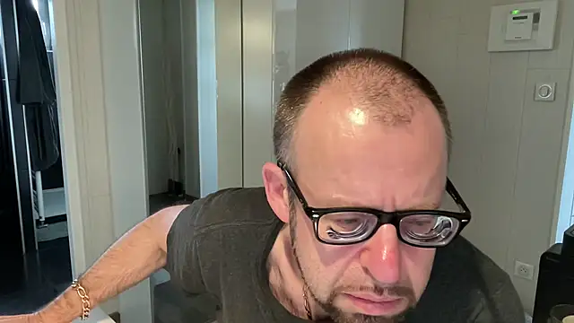 FABIOGLASSES online show from June 11, 2026, 6:06 pm
