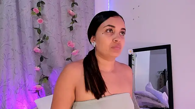 Snapshot of aisha_es chatting on January 8, 2025, 10:16 pm aisha es online show from January 8, 2025, 10:16 pm