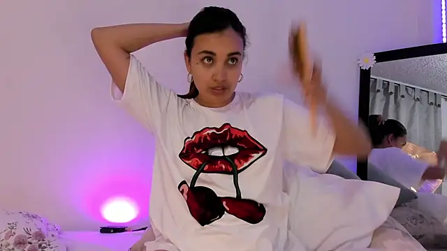 Snapshot of aisha_es chatting on January 21, 2025, 2:00 am aisha es online show from January 21, 2025, 2:00 am