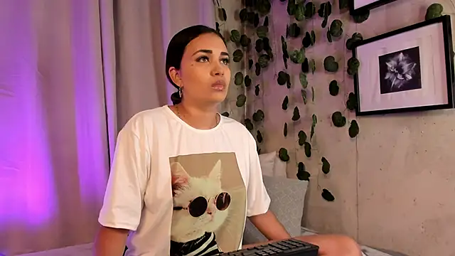 Snapshot of aisha_es chatting on February 18, 2025, 9:42 pm aisha es online show from February 18, 2025, 9:42 pm