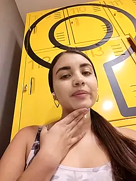 Snapshot of aisha_es chatting on March 18, 2025, 5:10 pm aisha es online show from March 18, 2025, 5:10 pm