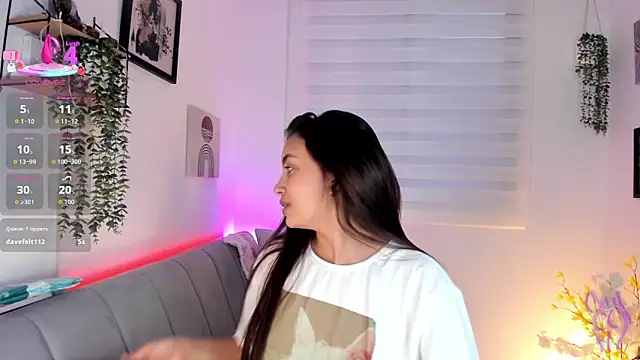 aisha es online show from March 9, 2026, 10:58 pm