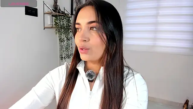 aisha es online show from May 19, 2026, 9:10 pm