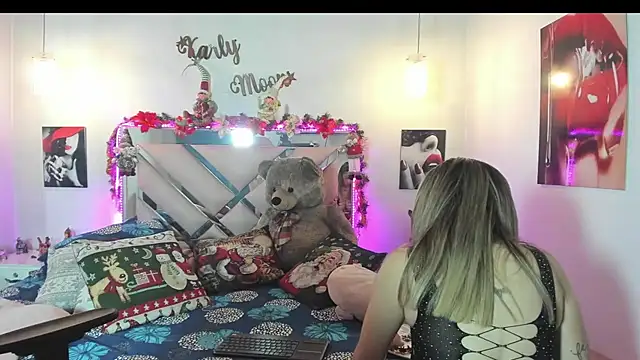 Karly moon online show from December 17, 2025, 10:16 pm