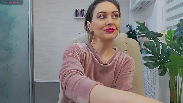 EllaMilf  online show from December 19, 2024, 2:57 pm