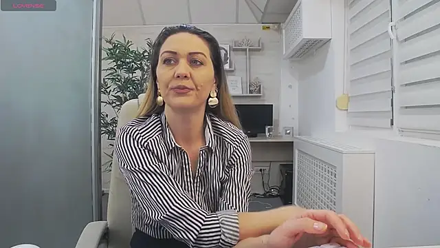 EllaMilf  online show from January 24, 2025, 2:30 pm