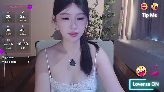 Snapshot of Meet_q chatting on July 5, 2026, 10:17 pm Meet q online show from July 5, 2026, 10:17 pm