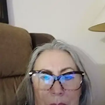 Snapshot of EvaRobinson chatting on October 28, 2025, 11:18 pm EvaRobinson online show from October 28, 2025, 11:18 pm