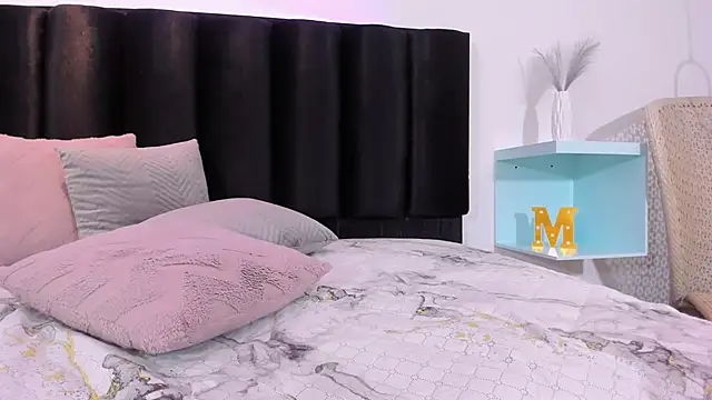 Snapshot of MauraGray chatting on January 15, 2025, 11:30 pm MauraGray online show from January 15, 2025, 11:30 pm