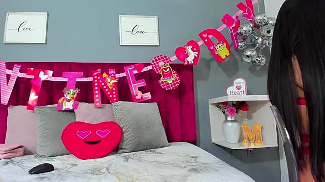 Snapshot of MauraGray chatting on February 14, 2025, 8:15 pm MauraGray online show from February 14, 2025, 8:15 pm