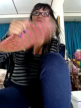 kelly dirty  online show from October 18, 2025, 5:21 am