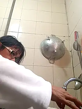 kelly dirty  online show from February 20, 2026, 2:06 pm