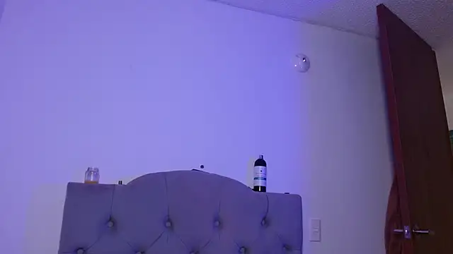 Red-moon1 online show from February 6, 2025, 1:54 pm