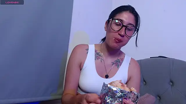 Red-moon1 online show from October 9, 2025, 3:26 am