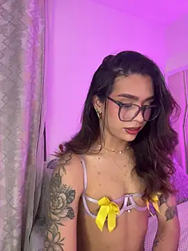 Snapshot of Samantha_Bernardo chatting on March 27, 2026, 3:45 am Samantha Bernardo online show from March 27, 2026, 3:45 am