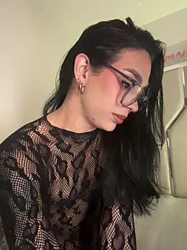 Samantha Bernardo online show from April 21, 2026, 3:46 am
