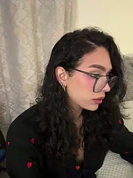 Samantha Bernardo online show from April 25, 2026, 2:25 am