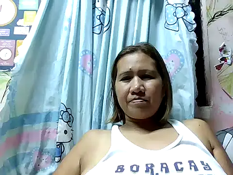 Snapshot of sweet_smile4u chatting on October 24, 2025, 9:28 am sweet smile4u online show from October 24, 2025, 9:28 am