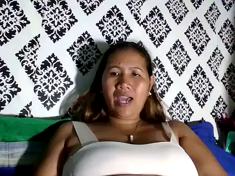 Snapshot of sweet_smile4u chatting on March 27, 2026, 2:28 am sweet smile4u online show from March 27, 2026, 2:28 am